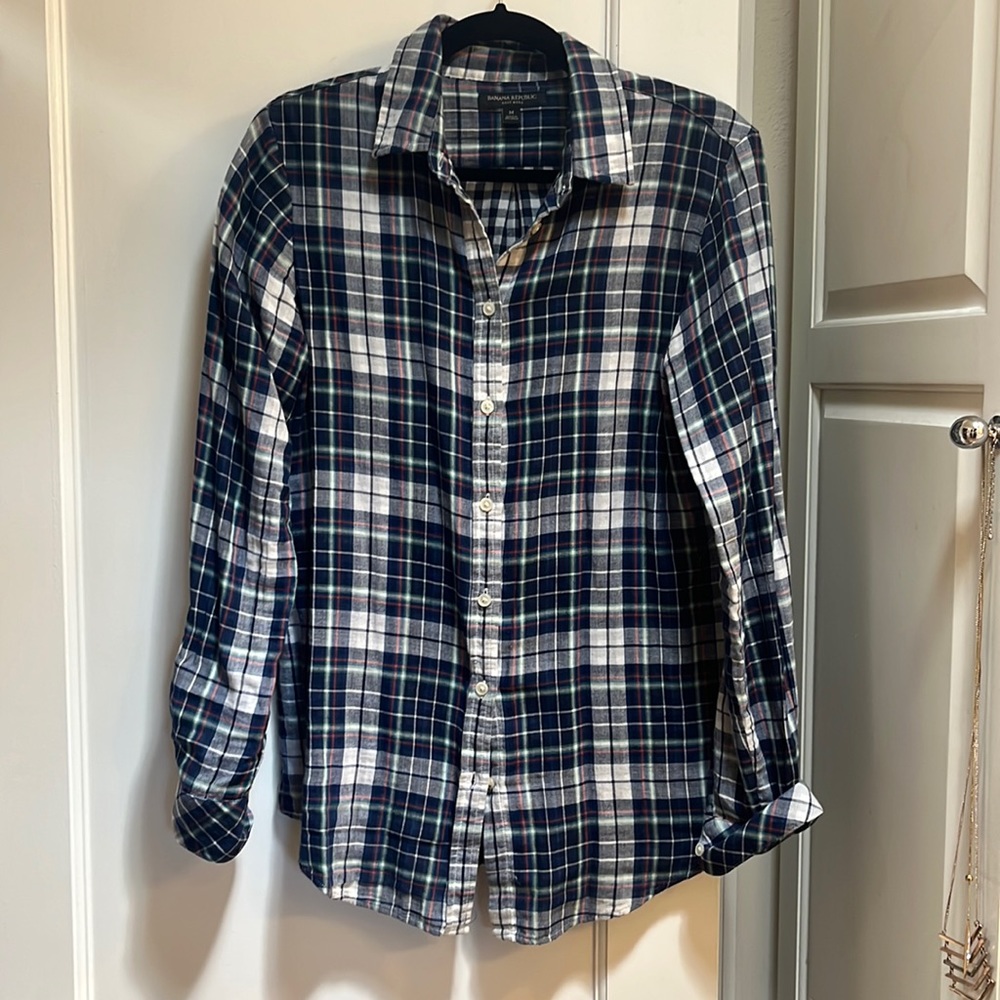 Women’s banana republic soft wash blue plaid shirt